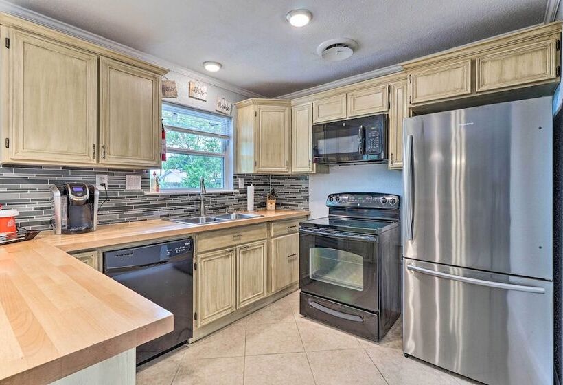 6 Mi To Fort Hood & Universities: Killeen Home