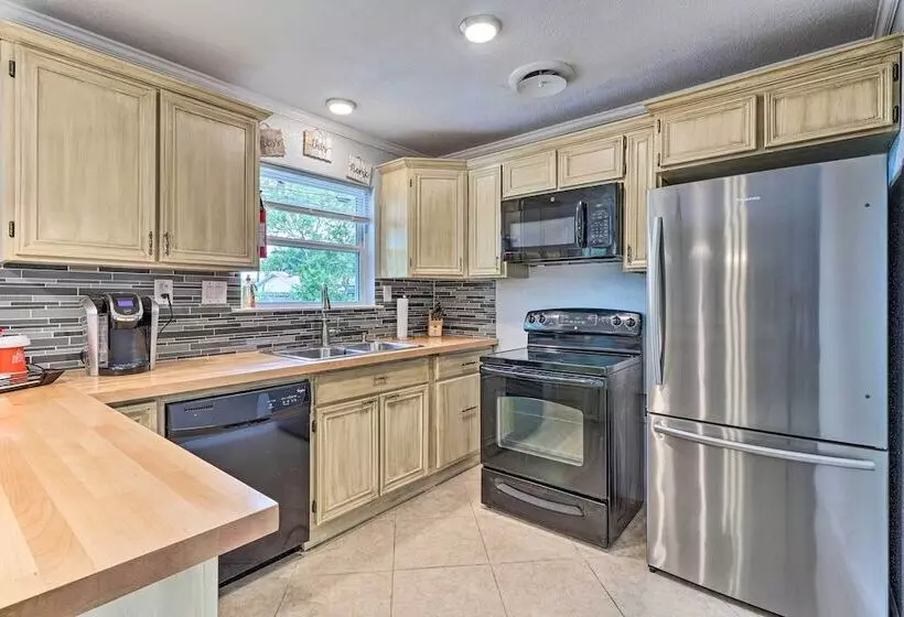 6 Mi To Fort Hood & Universities: Killeen Home