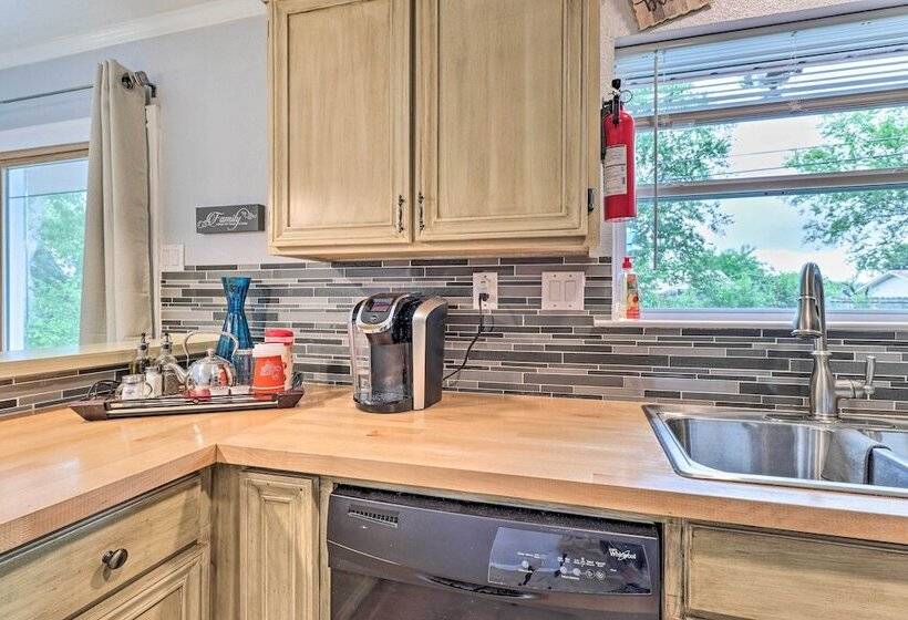 6 Mi To Fort Hood & Universities: Killeen Home