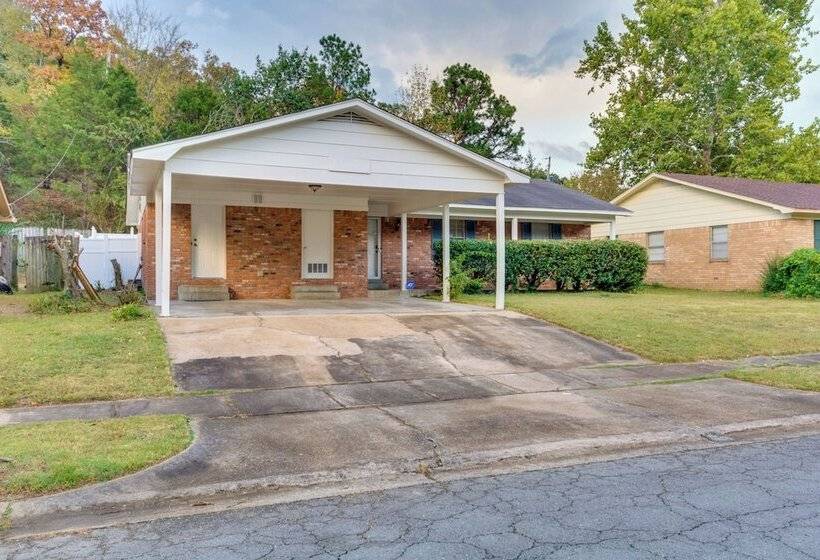 Lovely Little Rock Home W/ Fire Pit & Yard!
