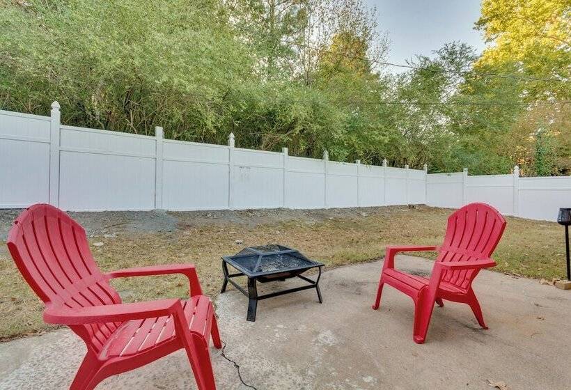 Lovely Little Rock Home W/ Fire Pit & Yard!