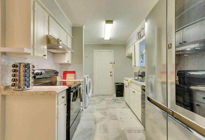 Lovely Little Rock Home W/ Fire Pit & Yard!