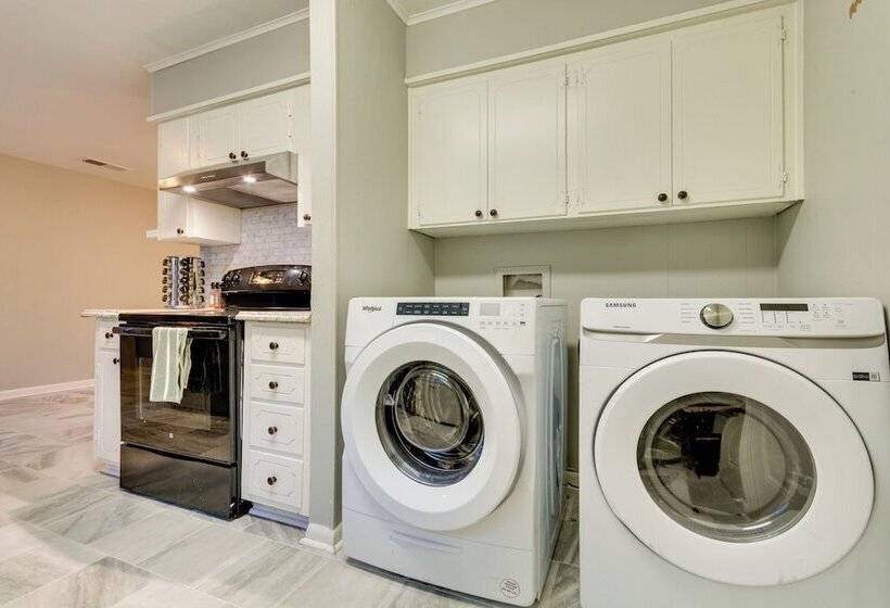 Lovely Little Rock Home W/ Fire Pit & Yard!