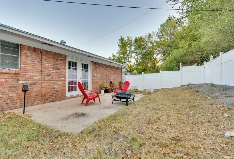 Lovely Little Rock Home W/ Fire Pit & Yard!