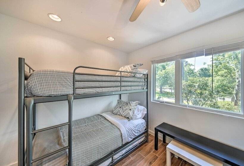 Luxe Houston Home On Riverfront W/ Pool & Hot Tub!