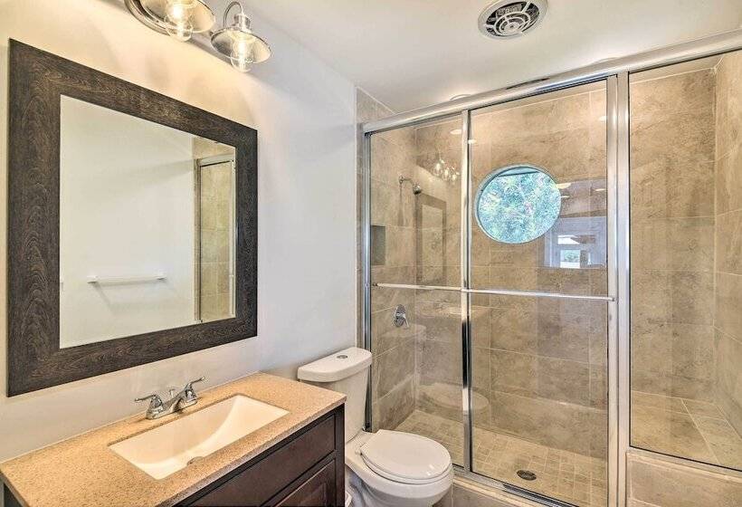 Luxe Houston Home On Riverfront W/ Pool & Hot Tub!