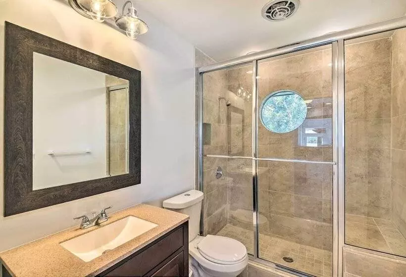 Luxe Houston Home On Riverfront W/ Pool & Hot Tub!