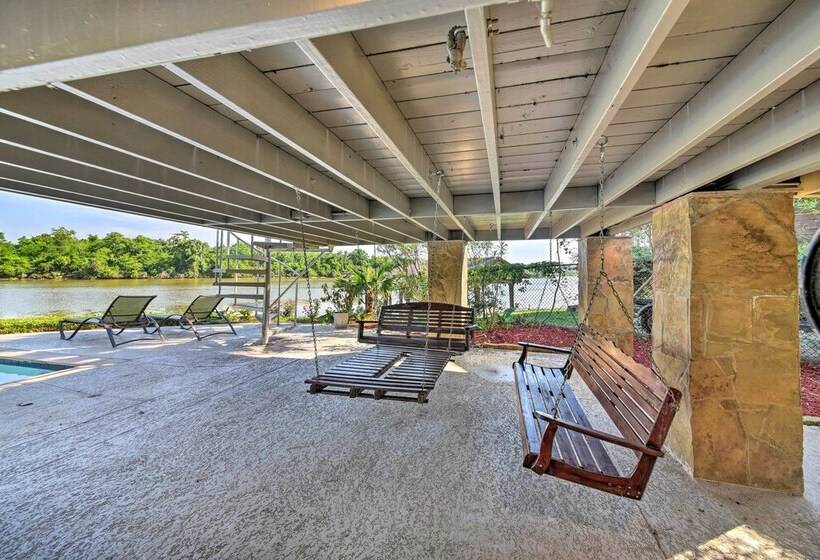 Luxe Houston Home On Riverfront W/ Pool & Hot Tub!