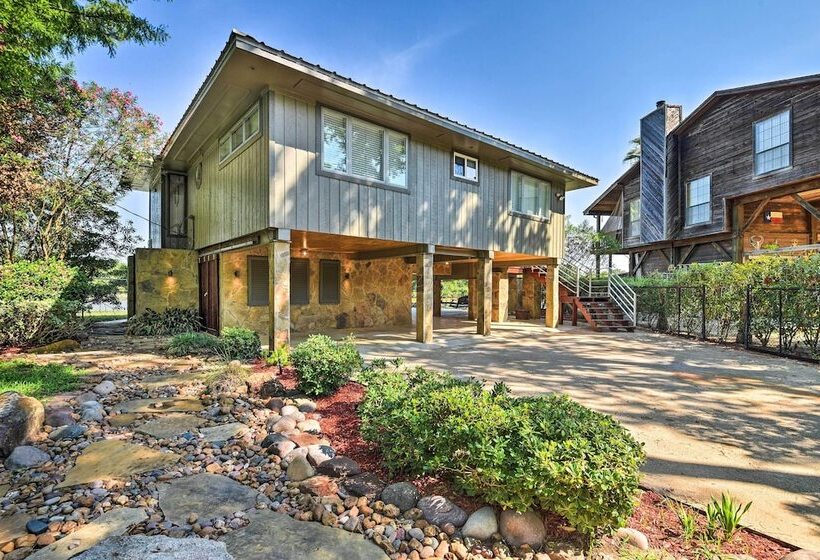 Luxe Houston Home On Riverfront W/ Pool & Hot Tub!