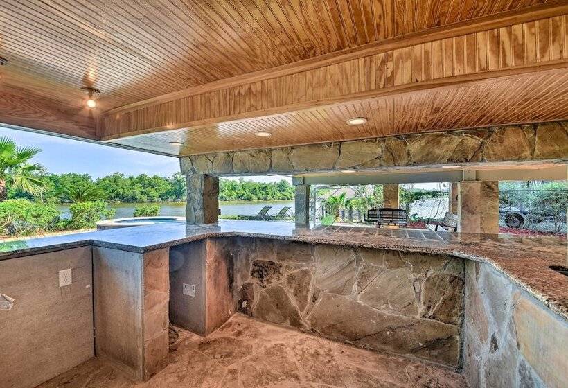 Luxe Houston Home On Riverfront W/ Pool & Hot Tub!