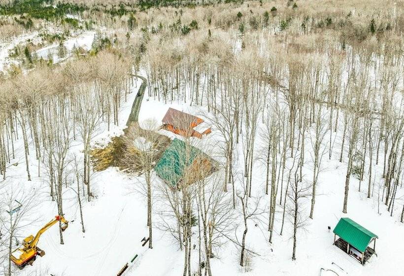 Victory Cabin W/ Hot Tub, By Skiing & Vast Trails!