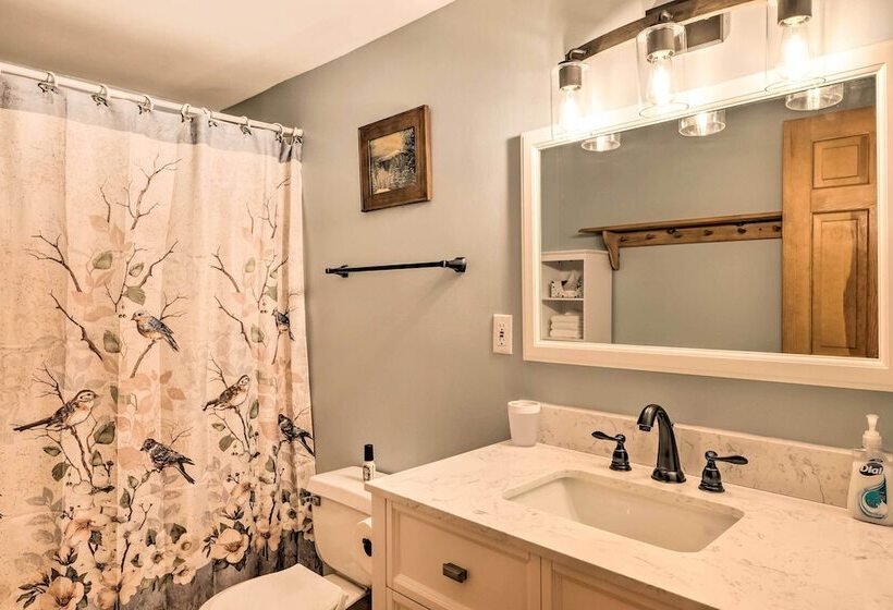 Victory Cabin W/ Hot Tub, By Skiing & Vast Trails!