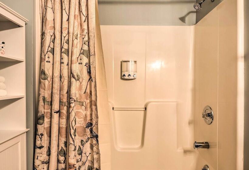 Victory Cabin W/ Hot Tub, By Skiing & Vast Trails!