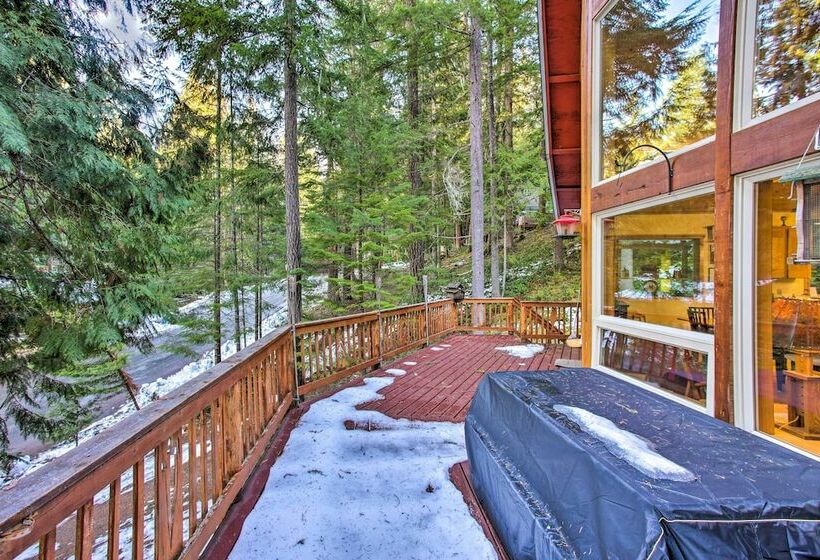 Packwood Cabin Retreat W/ Private Hot Tub!