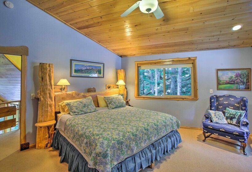 Packwood Cabin Retreat W/ Private Hot Tub!