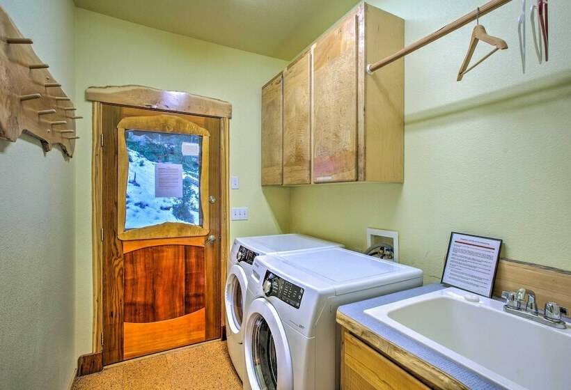 Packwood Cabin Retreat W/ Private Hot Tub!