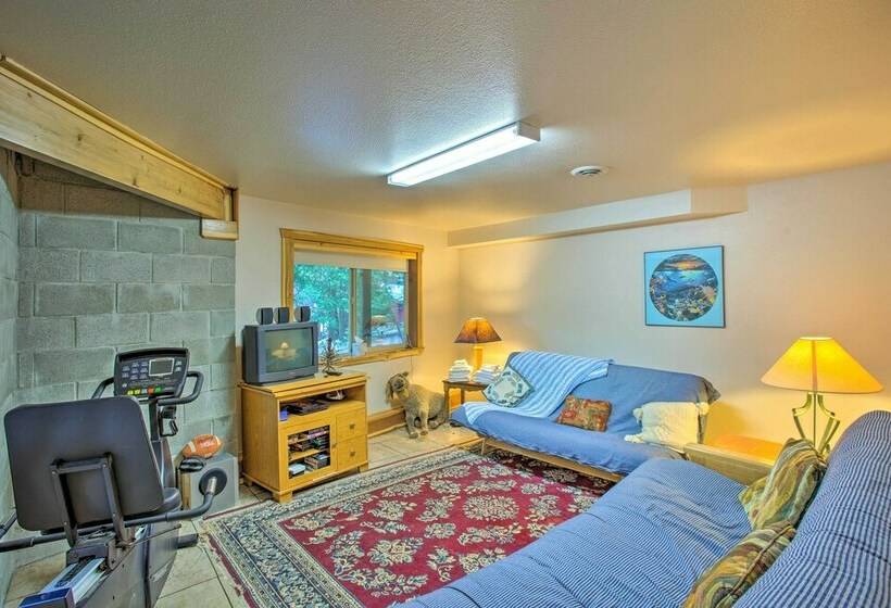 Packwood Cabin Retreat W/ Private Hot Tub!