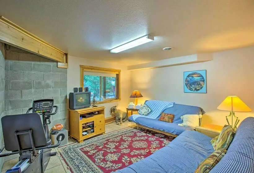 Packwood Cabin Retreat W/ Private Hot Tub!