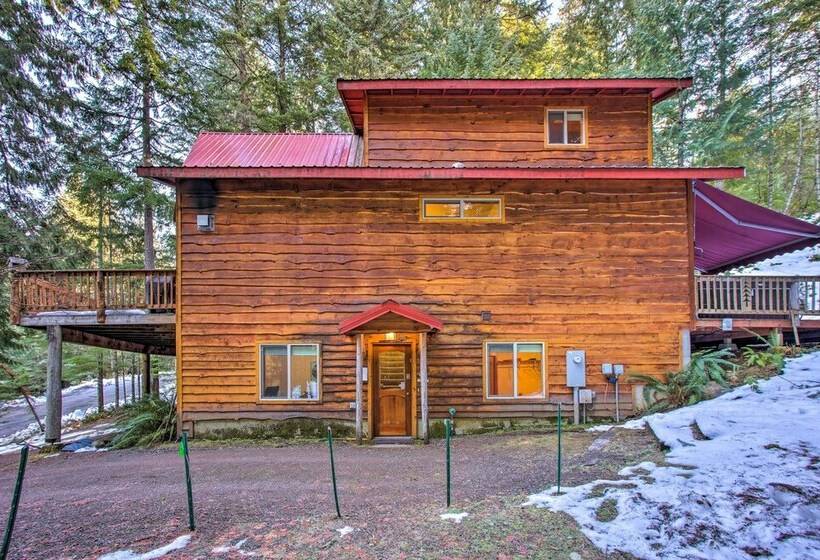 Packwood Cabin Retreat W/ Private Hot Tub!