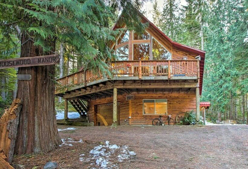 Packwood Cabin Retreat W/ Private Hot Tub!