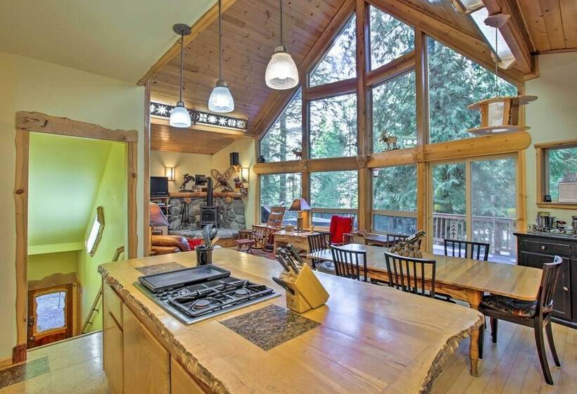 Packwood Cabin Retreat W/ Private Hot Tub!