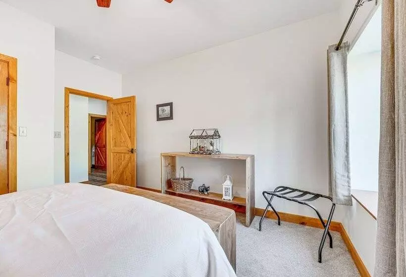 Pateros Home W/ Deck, 7 Mi To Alta Lake Park!