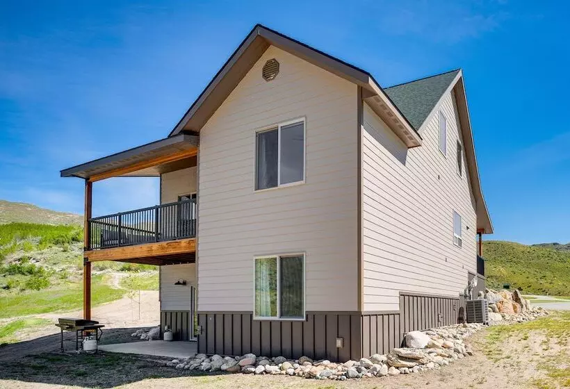 Pateros Home W/ Deck, 7 Mi To Alta Lake Park!