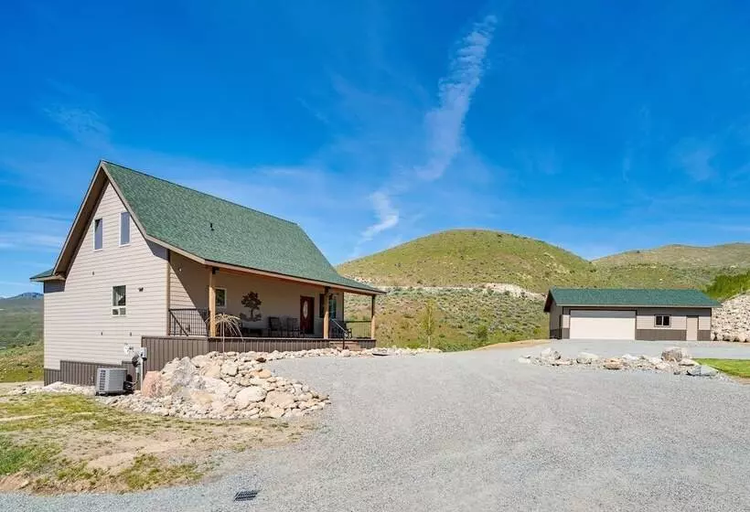 Pateros Home W/ Deck, 7 Mi To Alta Lake Park!