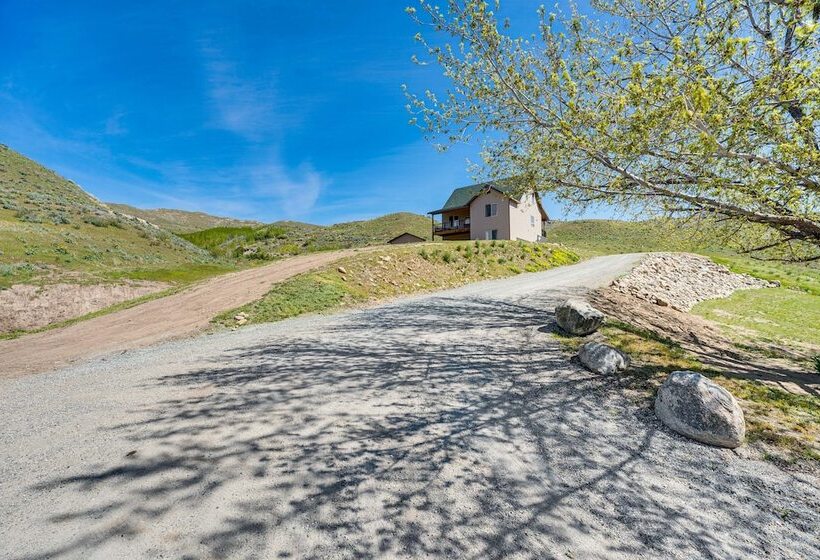 Pateros Home W/ Deck, 7 Mi To Alta Lake Park!