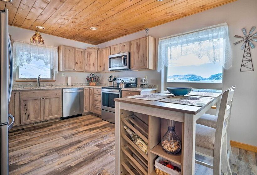 Pateros Home W/ Deck, 7 Mi To Alta Lake Park!