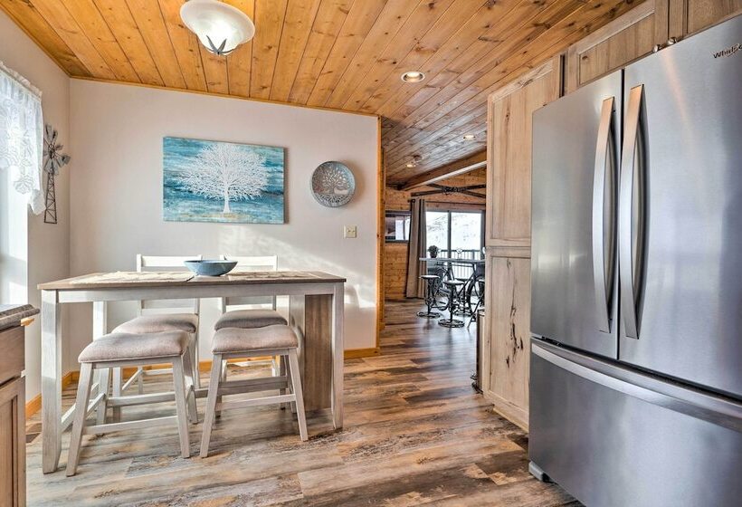 Pateros Home W/ Deck, 7 Mi To Alta Lake Park!