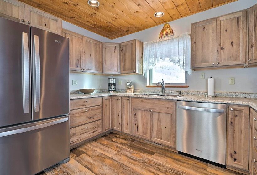 Pateros Home W/ Deck, 7 Mi To Alta Lake Park!