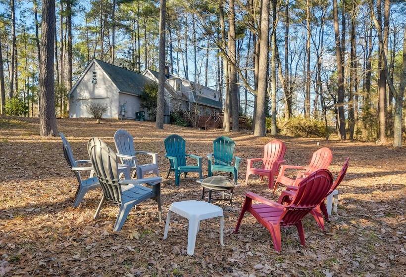 Peaceful Durham Retreat On Pond With Huge Deck!