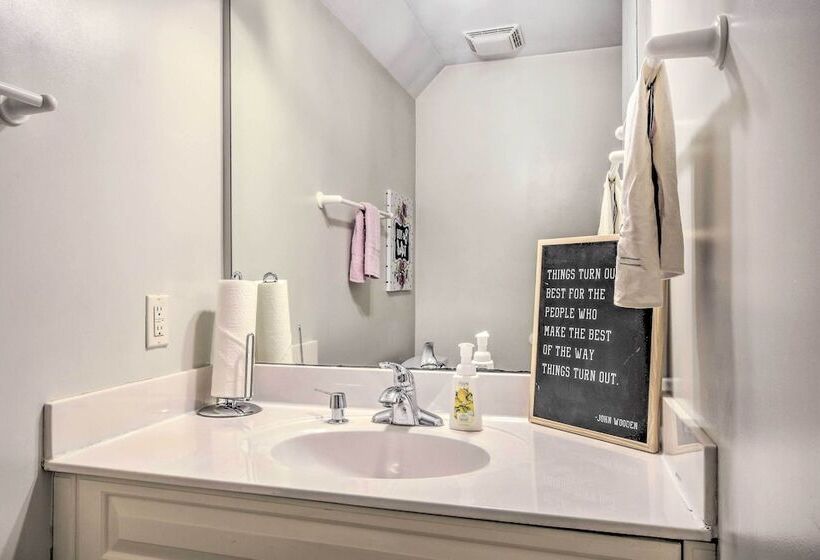 Peaceful Durham Retreat On Pond With Huge Deck!