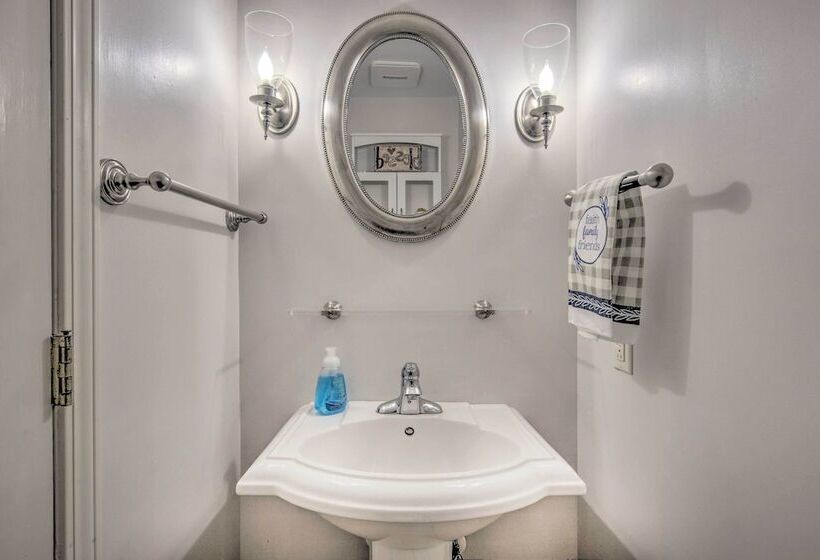 Peaceful Durham Retreat On Pond With Huge Deck!