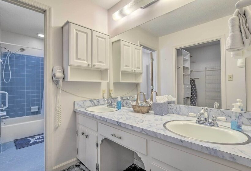 Peaceful Durham Retreat On Pond With Huge Deck!