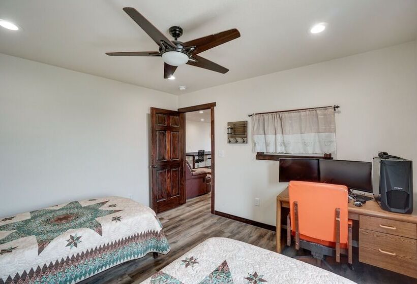 Pet Friendly Lingle Ranch W/ Deck On 60 Acres!