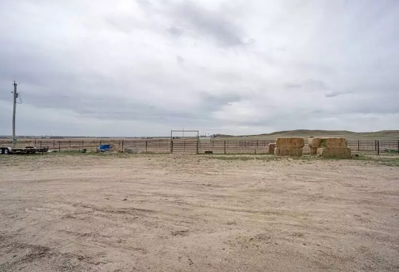 Pet Friendly Lingle Ranch W/ Deck On 60 Acres!