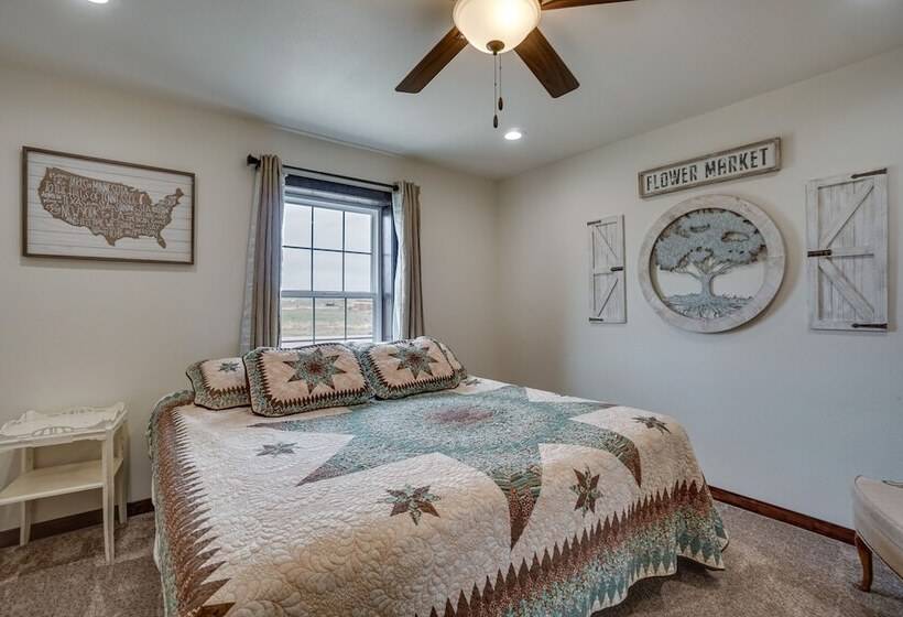 Pet Friendly Lingle Ranch W/ Deck On 60 Acres!