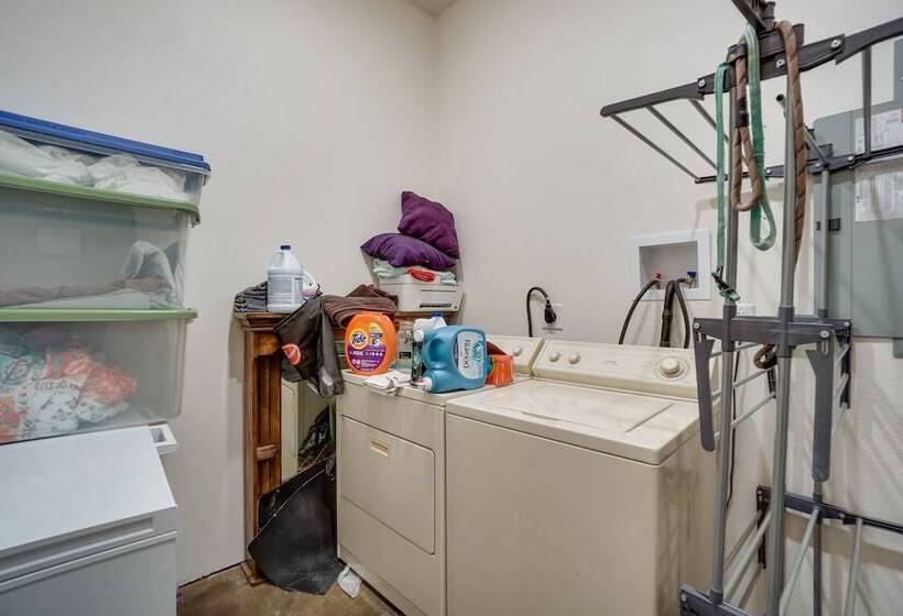 Pet Friendly Lingle Ranch W/ Deck On 60 Acres!