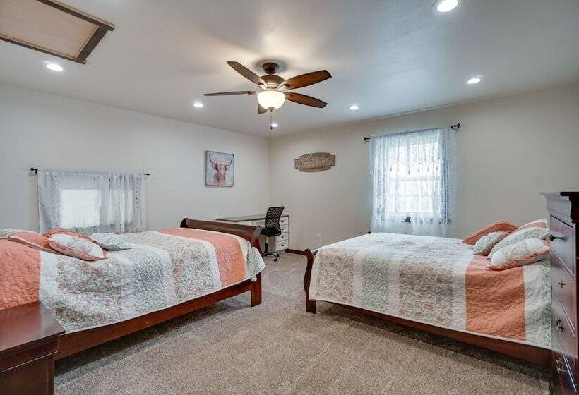 Pet Friendly Lingle Ranch W/ Deck On 60 Acres!