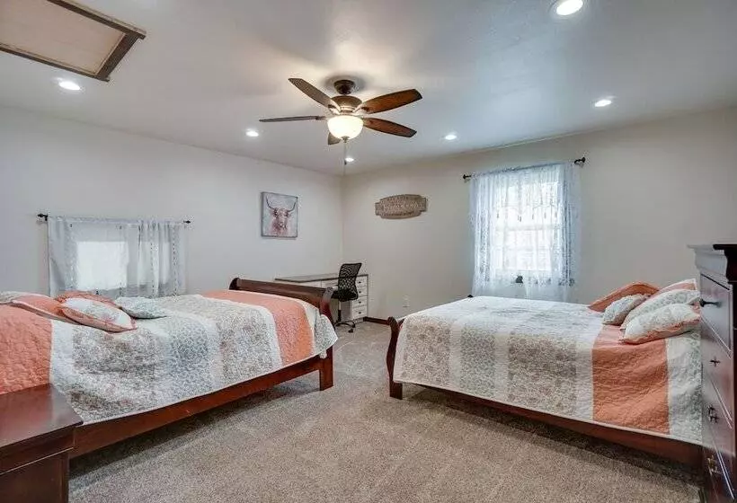 Pet Friendly Lingle Ranch W/ Deck On 60 Acres!