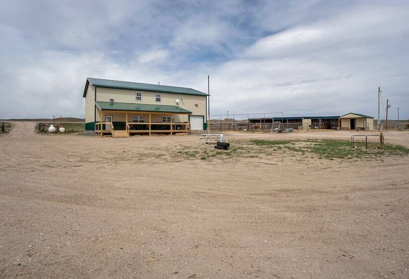 Pet Friendly Lingle Ranch W/ Deck On 60 Acres!