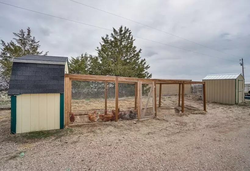 Pet Friendly Lingle Ranch W/ Deck On 60 Acres!