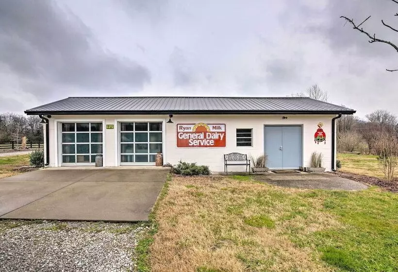 Pet Friendly  Milk Barn Cottage  On 15 Acres!