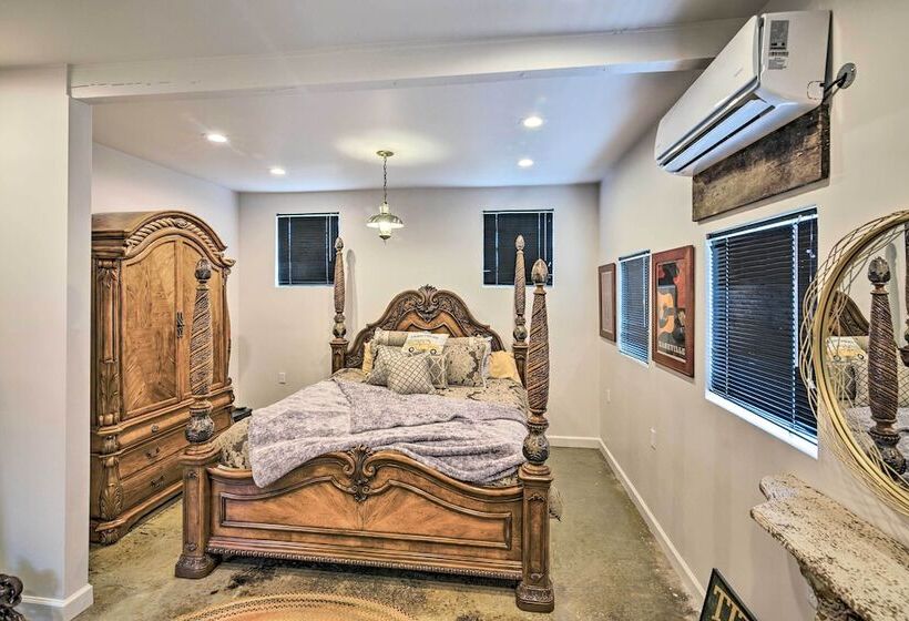 Pet Friendly  Milk Barn Cottage  On 15 Acres!