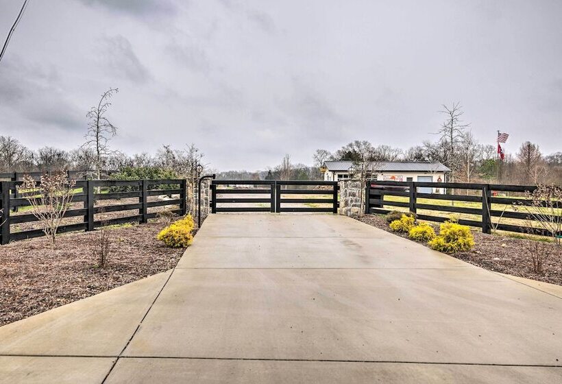 Pet Friendly  Milk Barn Cottage  On 15 Acres!