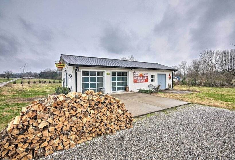 Pet Friendly  Milk Barn Cottage  On 15 Acres!