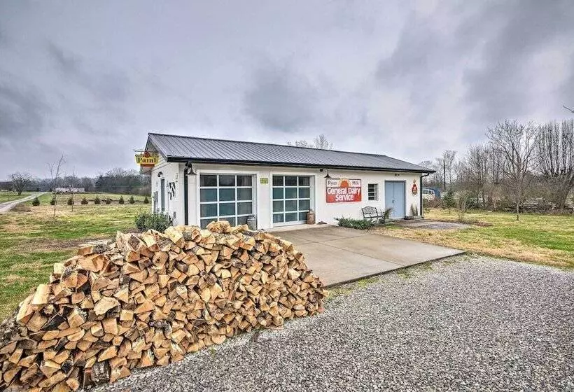 Pet Friendly  Milk Barn Cottage  On 15 Acres!
