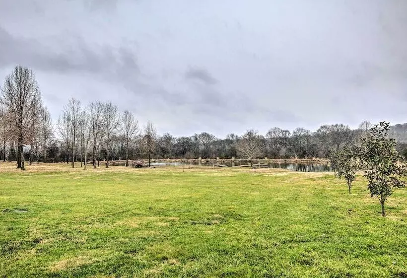 Pet Friendly  Milk Barn Cottage  On 15 Acres!